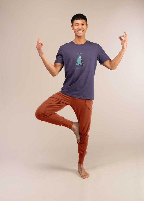 3rd rock clothing yoga trousers - Donald is 6ft 1 with a 29" waist, 36" hips and wears a 30/LL. M