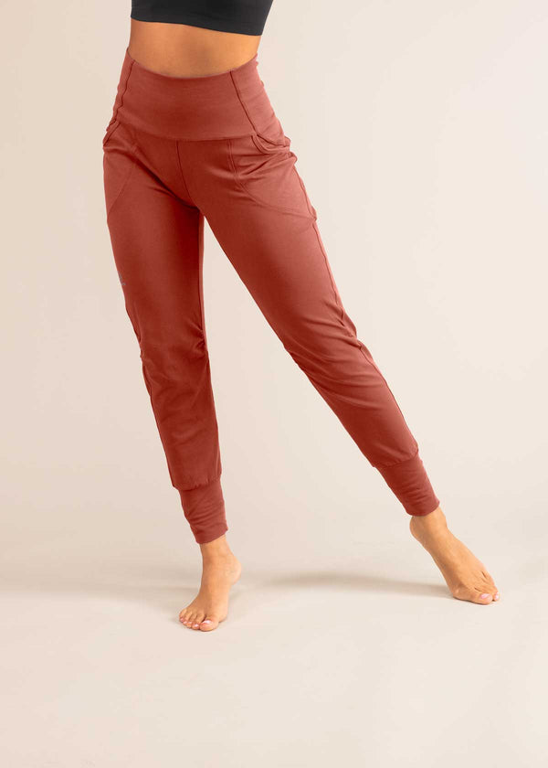 3rd rock activewear trousers - Kendal is 5ft 7" with a 28" waist, 38" hips and wears a size 30/RL. F