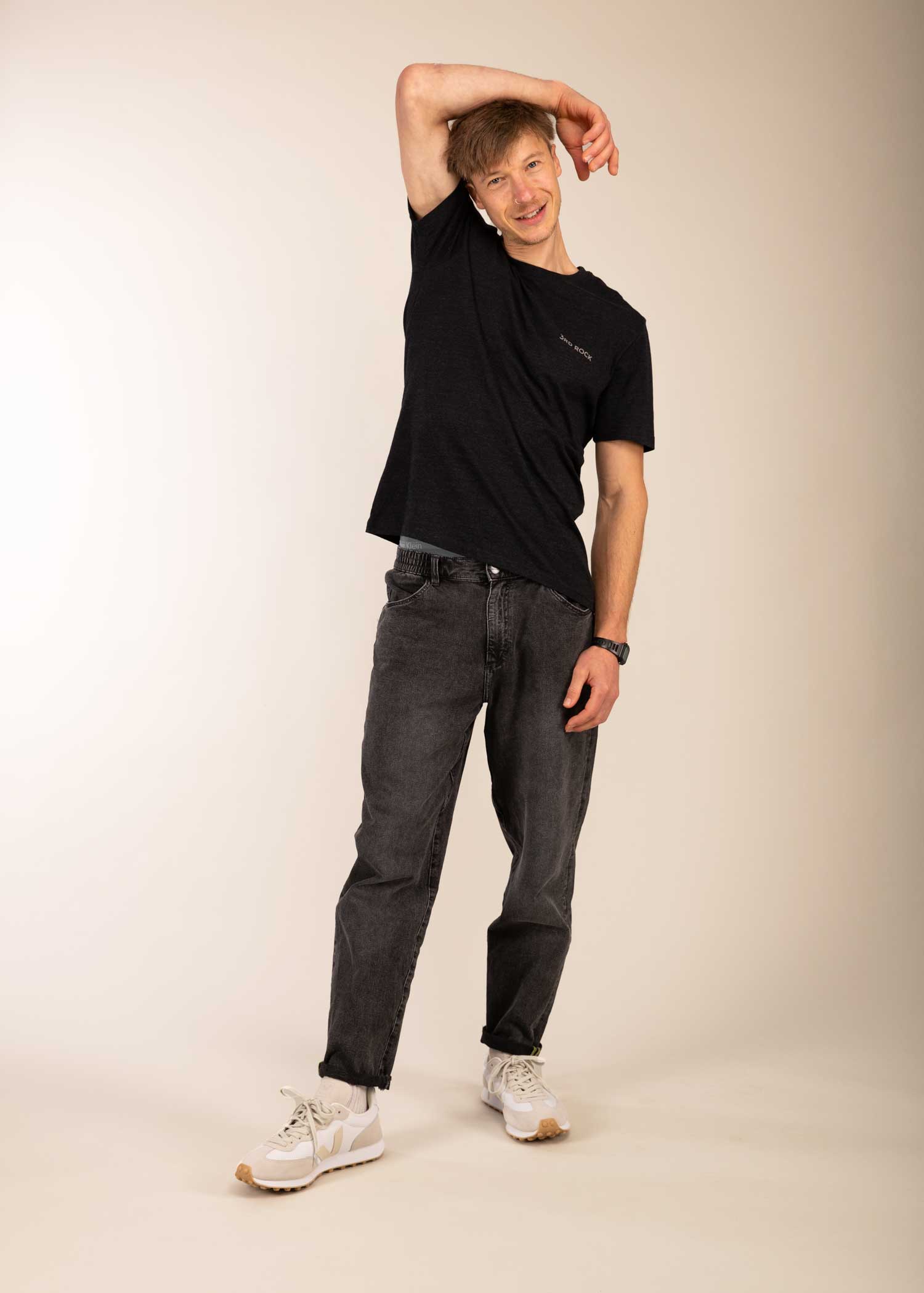 3rd rock eco jeans - Jerome is 5ft 10" with a 30" waist & 37" hips. Here he is wearing a size 30RL. M