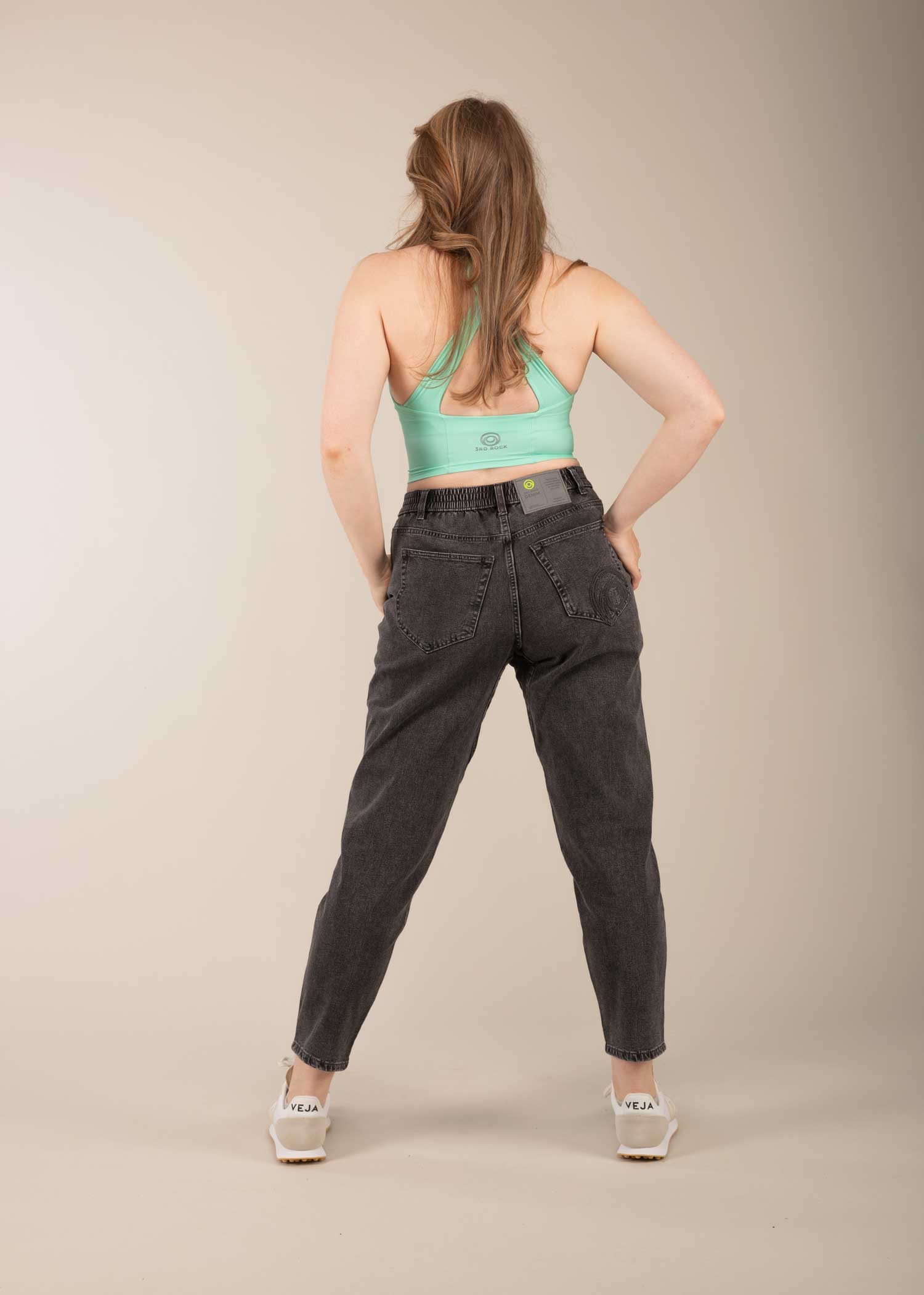 3rd rock active jeans - Emma is 5ft 7" with a 27" waist & 40" hips. Here she is wearing a size 30RL. F