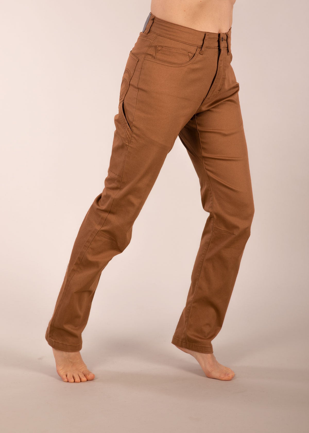 3RD ROCK organic twill trousers for active lifestyle - Jess is 5ft 8” with a  29" waist, 38" hips & a 32.5" inseam and is wearing a size 28RL.