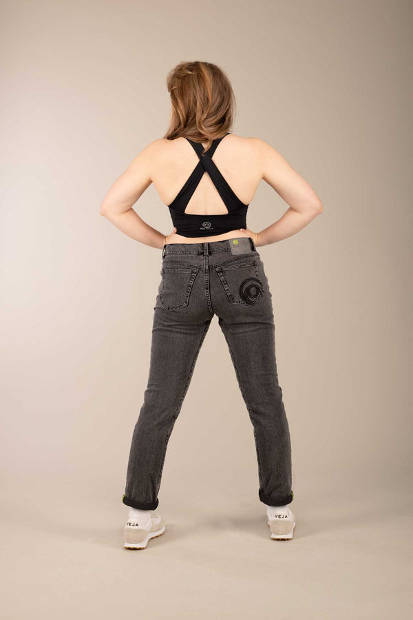 3rd rock clothing climbing jeans -  Emma is 5ft 7" with a 27" waist & 40" hips. Here she is wearing a size 30RL. F