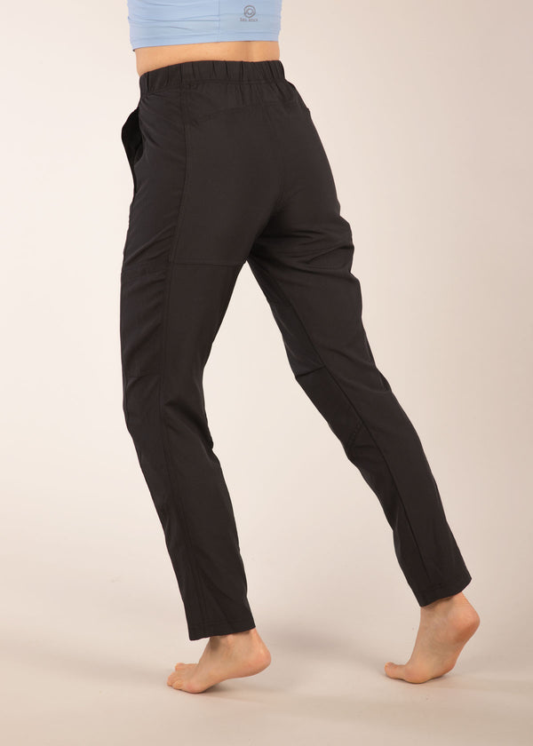 3RD ROCK Hiro light technical trousers - Jess is 5ft 8” with a  29" waist, 38" hips & a 32.5" inseam and is wearing a size 28RL.