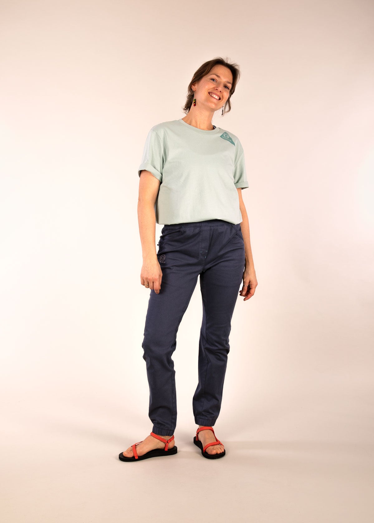 Jess is 5ft 8” with a  29" waist, 38" hips & a 32.5" inseam and is wearing a size 28RL
