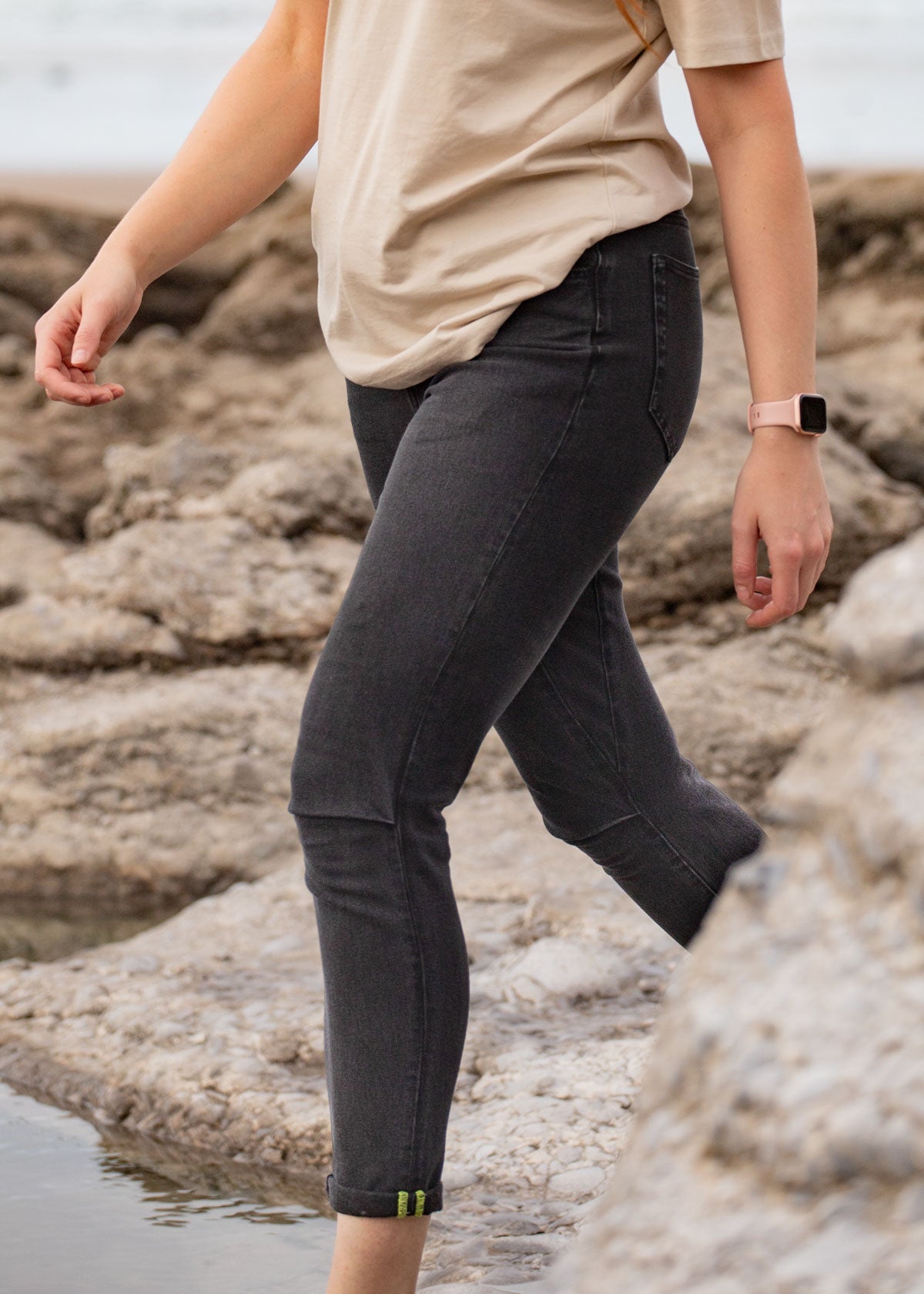 3rd rock climbing eco jeans - Beth is 6ft with a 28" waist & 38" hips. Here she is wearing a 28LL.