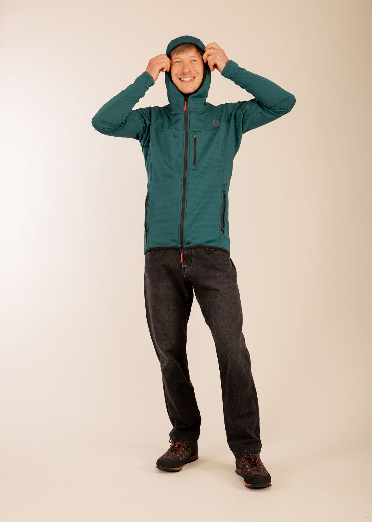 3RD ROCK Sustainable climbing and adventure clothing - Jerome is 5ft 10" with a 30" waist & 37" hips. Here he is wearing a size 30RL. M