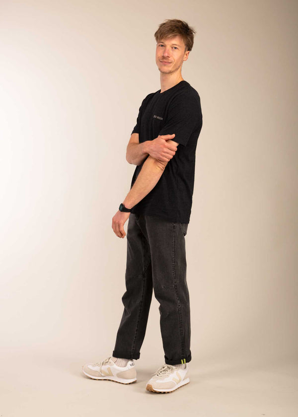 3rd rock clothing sustainable jeans - Jerome is 5ft 10" with a 30" waist & 37" hips. Here he is wearing a size 30RL. M