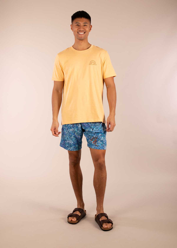 3RD ROCK sustainable adventure and swim shorts - Donald is 6ft 1″ with a 30" waist and is wearing a size 30. Pattern: Octowave.