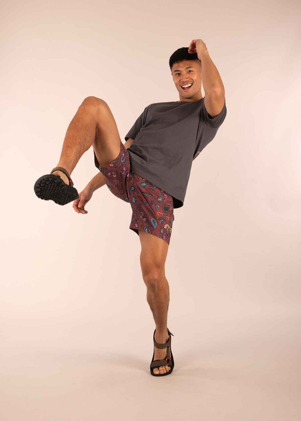 3RD ROCK adventure and swim shorts - Donald is 6ft 1″ with a 30" waist and is wearing a size 30. Pattern: Paisley Retro.