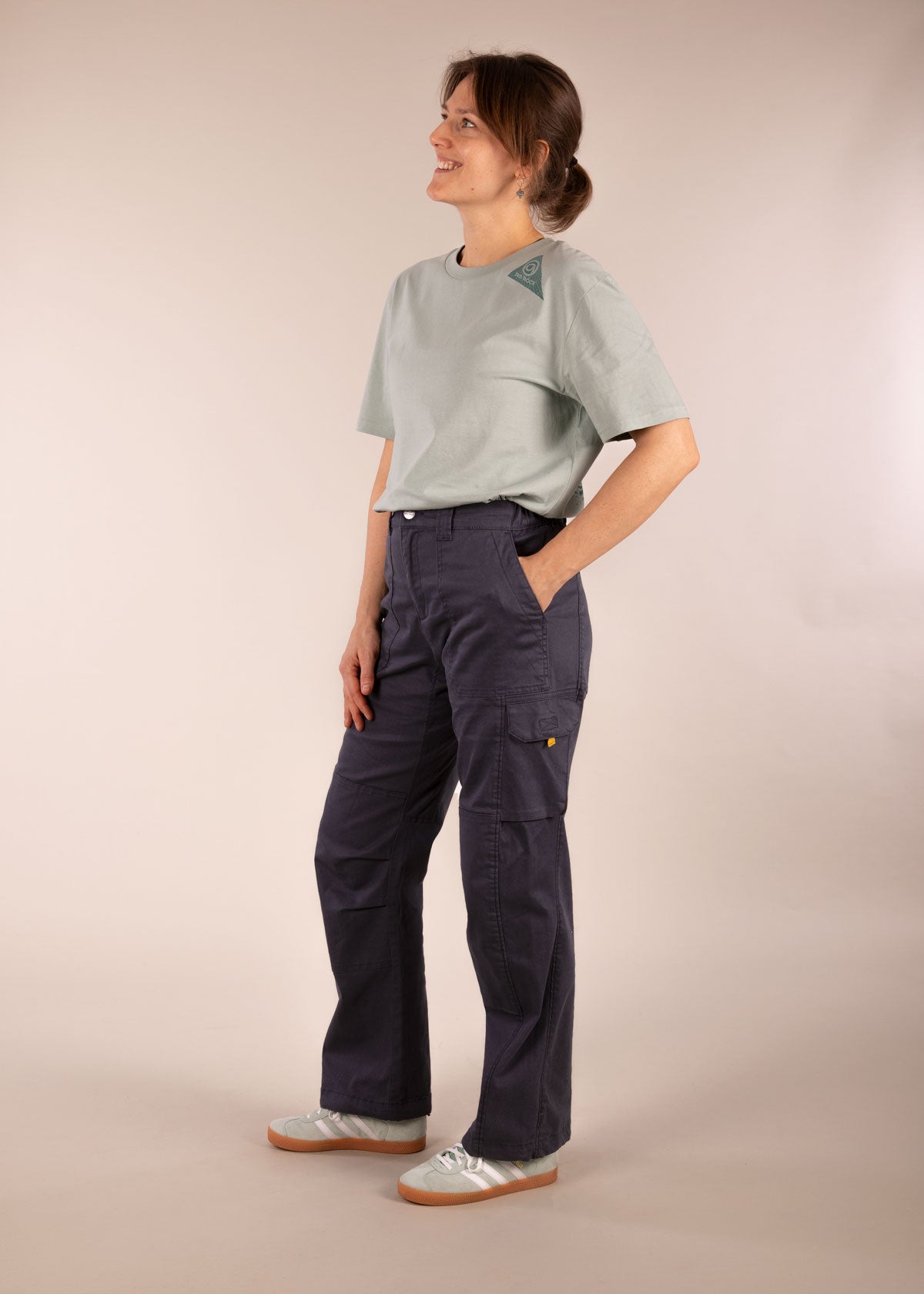 3RD ROCK sustainable navy blue cargo trousers - Jess is 5ft 8” with a  29" waist, 38" hips & a 32.5" inseam and is wearing a size 28RL.