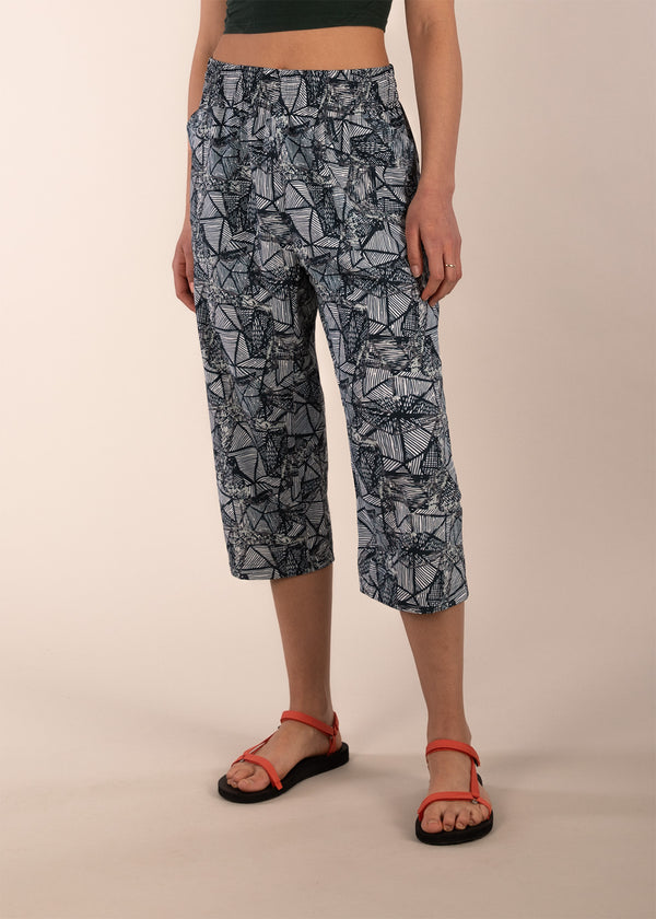 3RD ROCK recycled 3/4 length trousers - Aaliyah is 5ft8" with a 26" waist, 35" hips & a 33" inseam and is wearing a size 26.