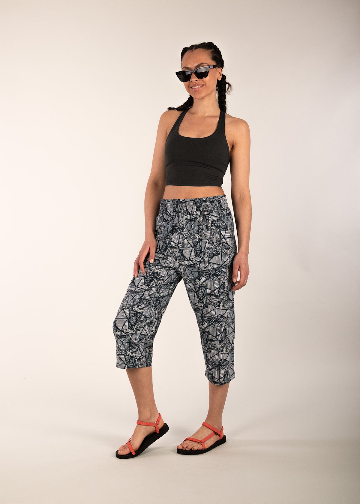 3RD ROCK recycled Summer lightweight flowy trousers - Aaliyah is 5ft8" with a 26" waist, 35" hips & a 33" inseam and is wearing a size 26.