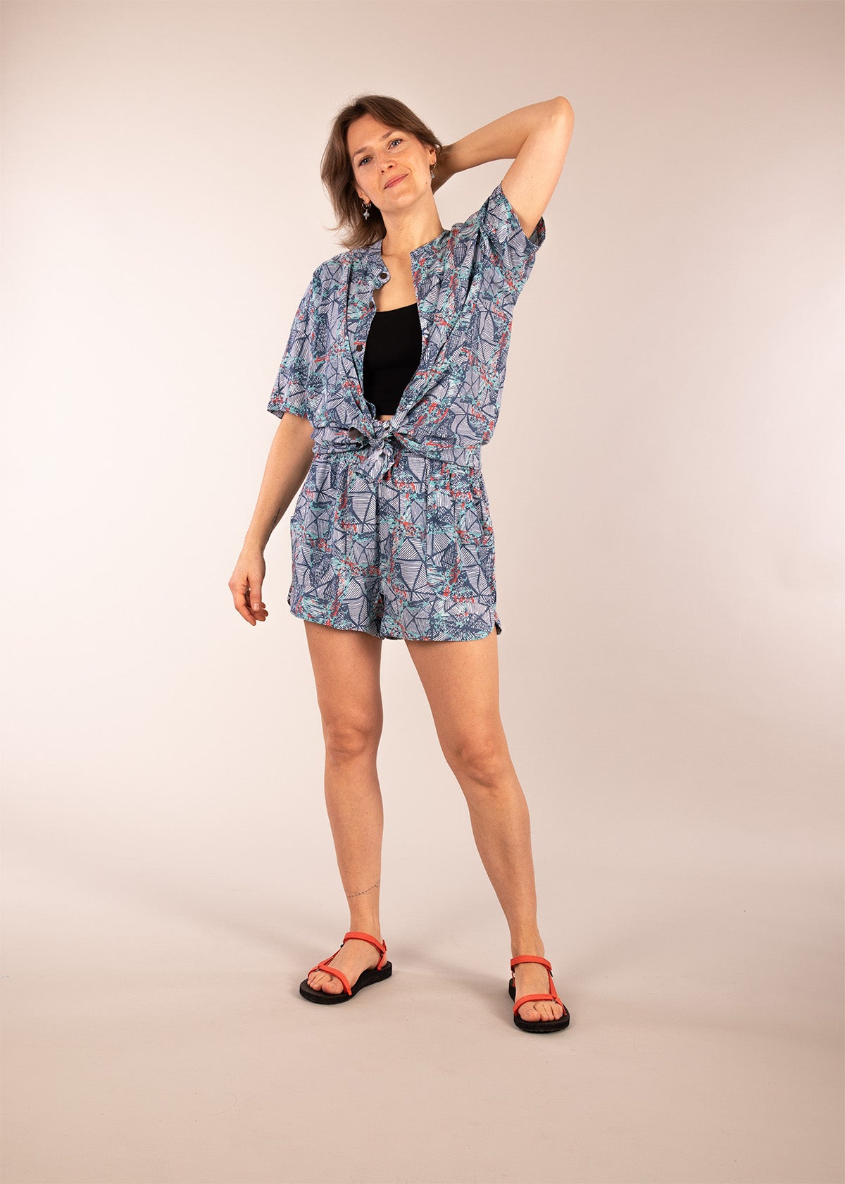 3RD ROCK sustainable summer shorts - Jess is 5ft 8” with a  29" waist, 38" hips & a 32.5" inseam and is wearing a size 28.