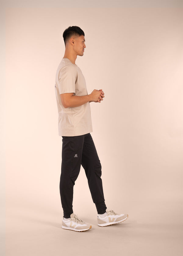 3RD ROCK bataboom comfy organic cotton sweatpants - Donald is 6ft1″  with a 30" waist, 36" hips & a 33" inseam and is wearing a size 30LL.