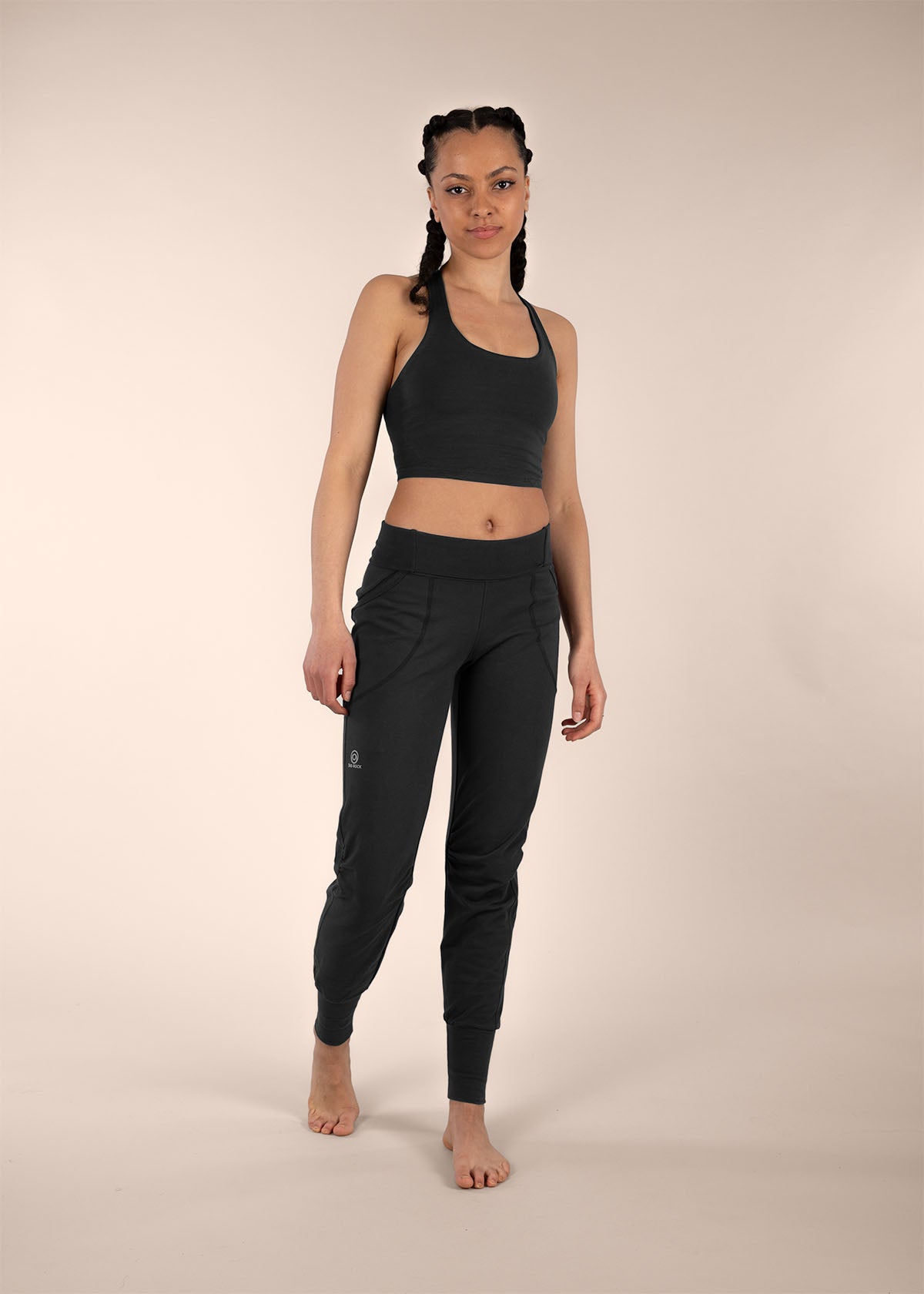 3RD ROCK yoga bra top made with organic cotton - Aaliyah is 5ft 8" with a 34" chest and is wearing a size 10.