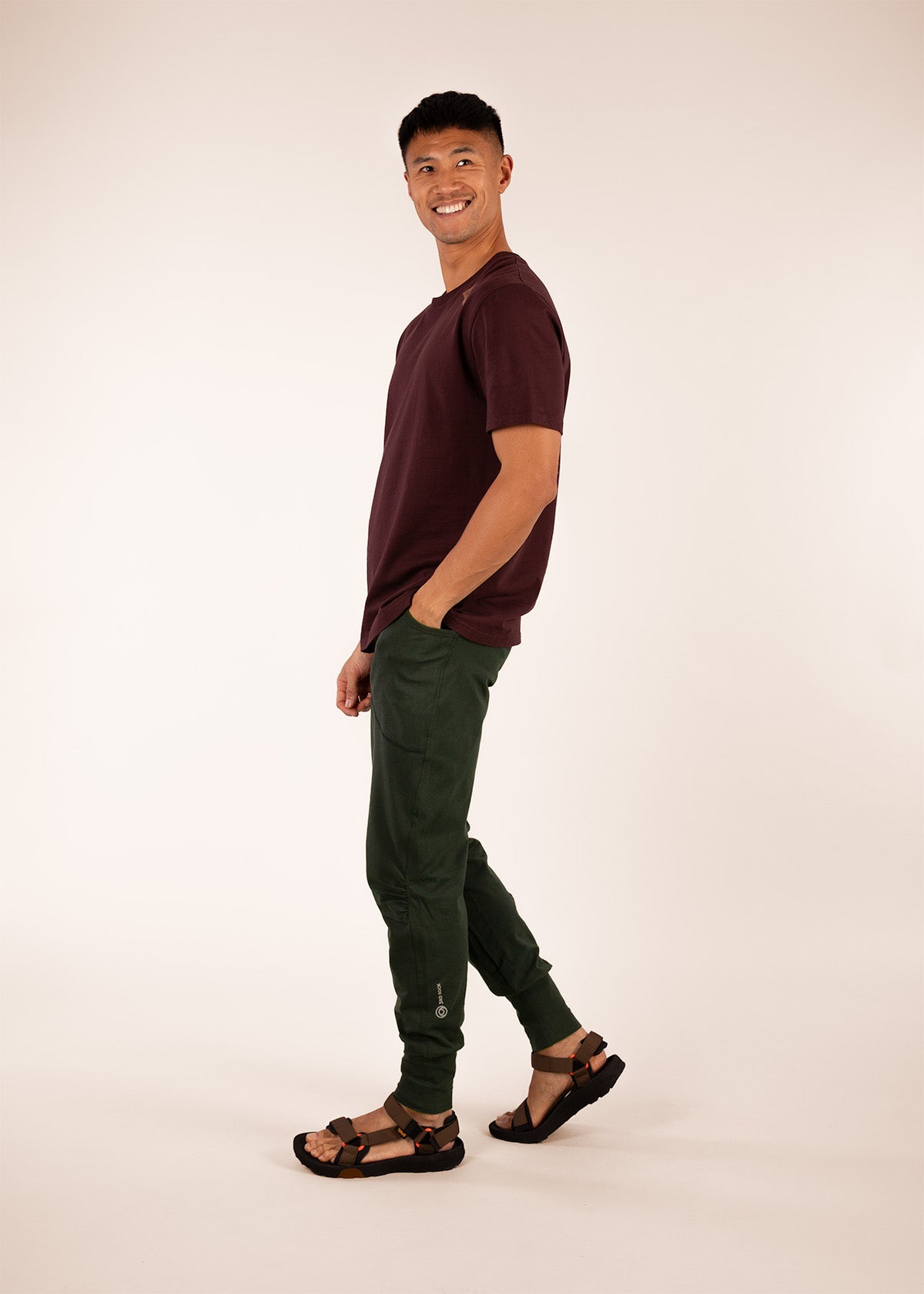 3RD ROCK bataboom trousers - Donald is 6ft1″  with a 30" waist, 36" hips & a 33" inseam and is wearing a size 30LL.