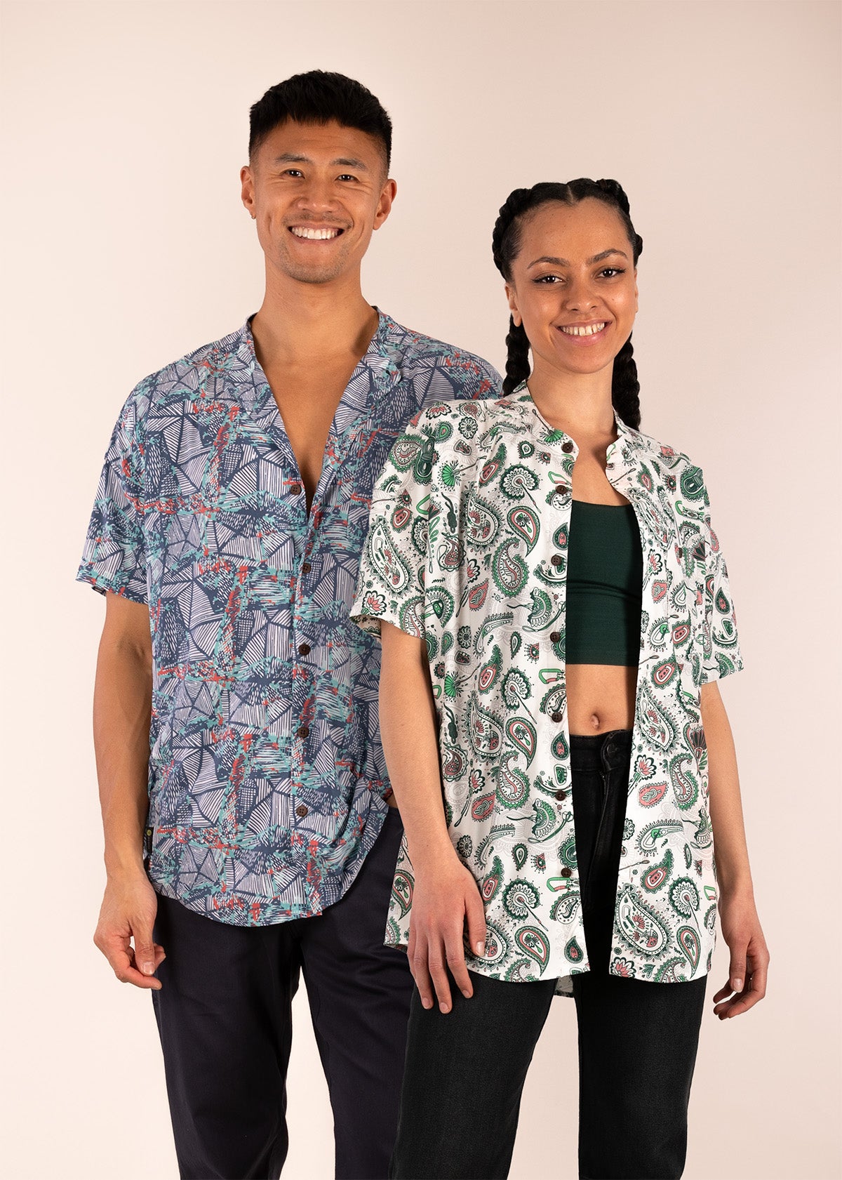 3RD ROCK recycled summer active buttoned shirt - Donald is 6ft1″  with a 40" chest and is wearing a size L & Aaliyah is 5ft8" with a 34" chest and is wearing a size S.