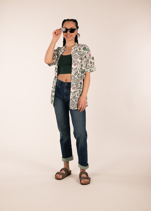 3RD ROCK active summer paisley shirt - Aaliyah is 5ft8" with a 34" chest and is wearing a size S.