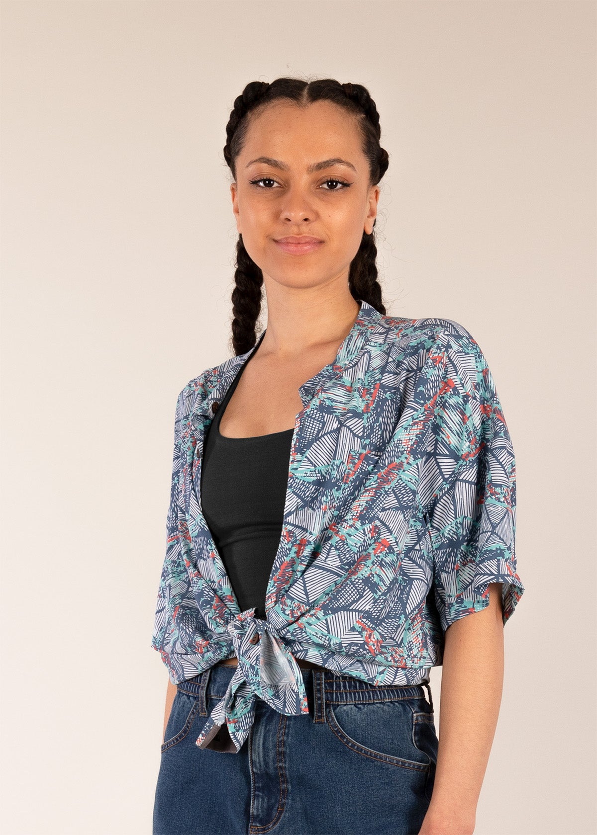 3RD ROCK summer buttoned shirt - Aaliyah is 5ft8" with a 34" chest and is wearing a size S.