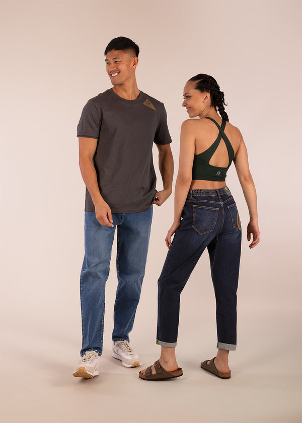 Donald is 6ft 1″  with a 30" waist, 36" hips & a 33" inseam and is wearing a size 30LL

Aaliyah is 5ft 8" with a 26" waist, 35" hips & a 33" inseam and is wearing a size 26RL
