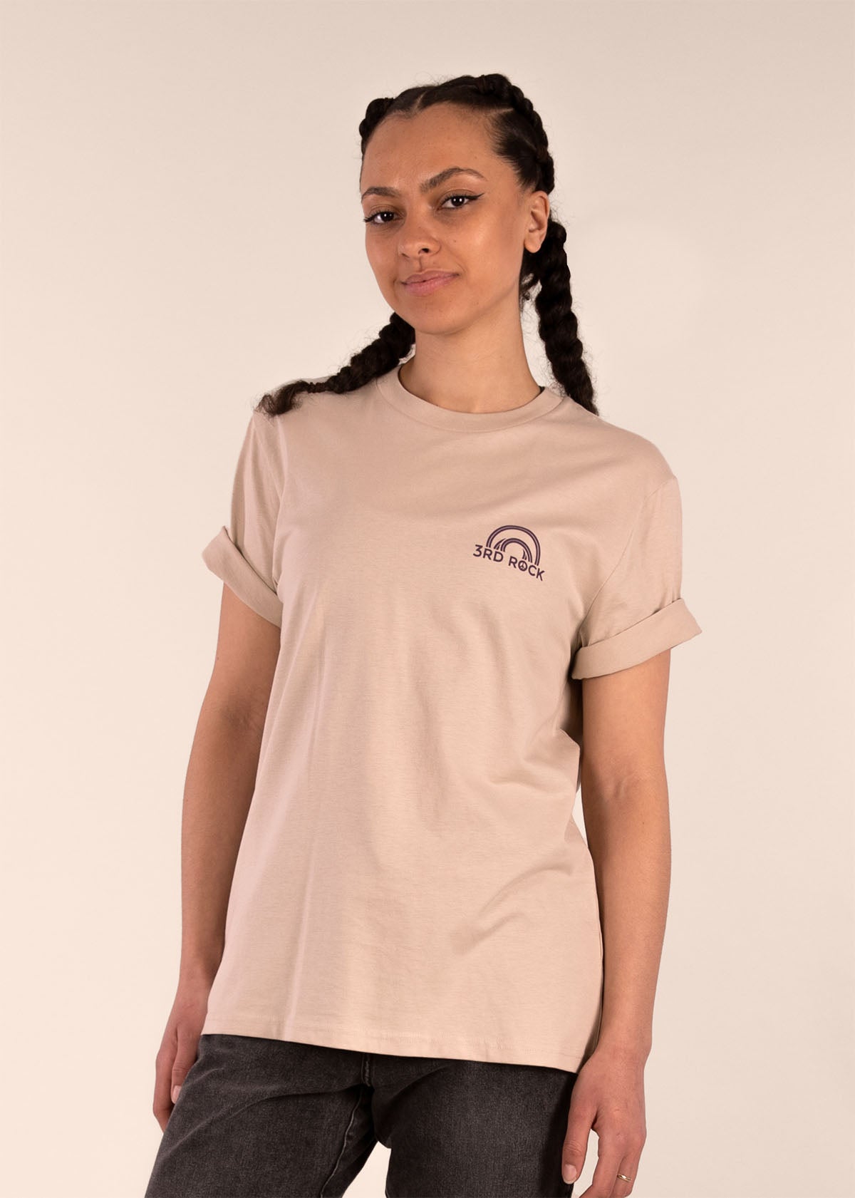 3RD ROCK Clothing 100% organic tee - Aaliyah is 5ft8" with a 34" chest and is wearing a size S.