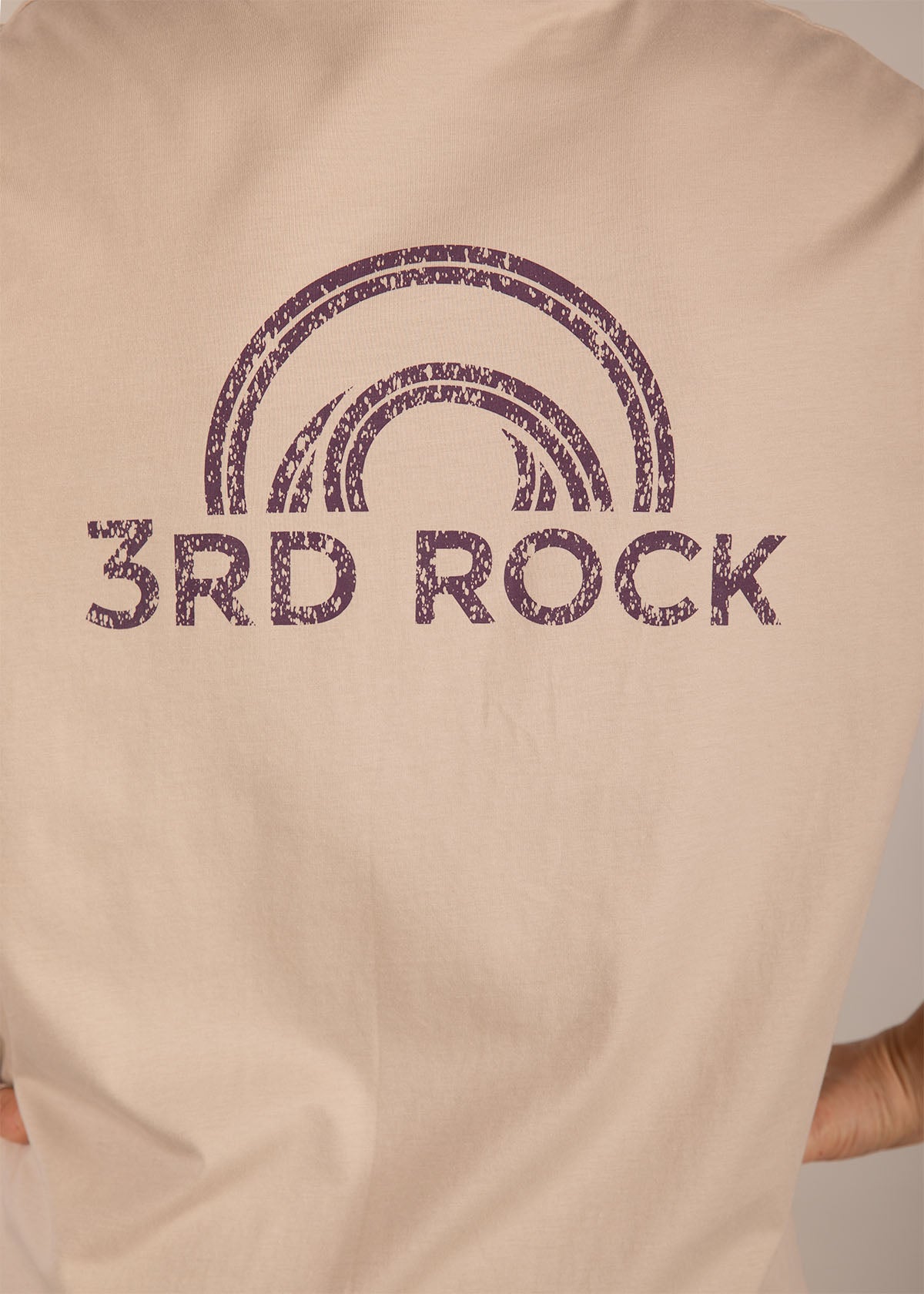 3RD ROCK Clothing organic cotton tee with large rear print horizon logo