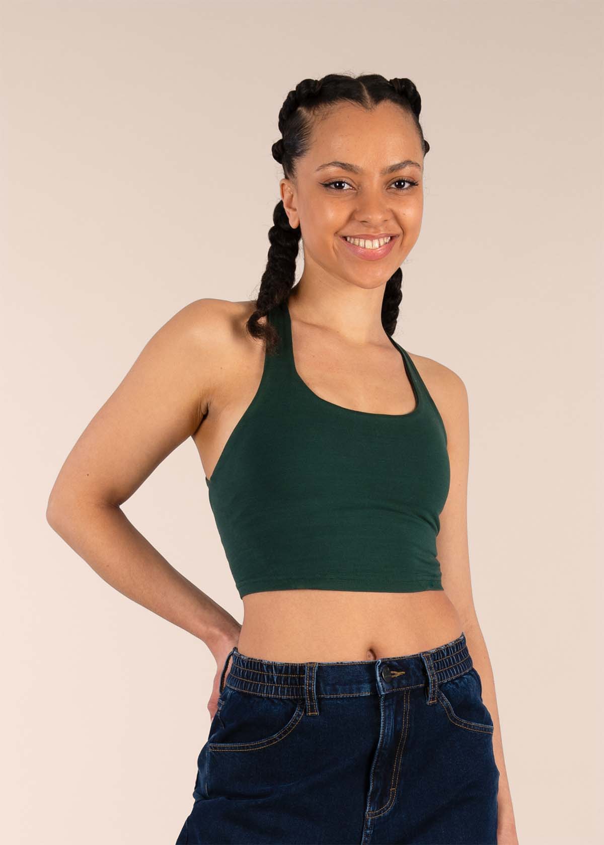 3RD ROCK Sustainable clothing for yoga & active lifestyle - Aaliyah is 5ft 8" with a 34" chest and is wearing a size 10.