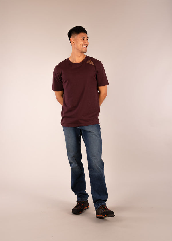 3RD ROCK sustainable organic cotton jeans - Donald is 6ft 1″  with a 30" waist, 36" hips & a 33" inseam and is wearing a size 30LL.