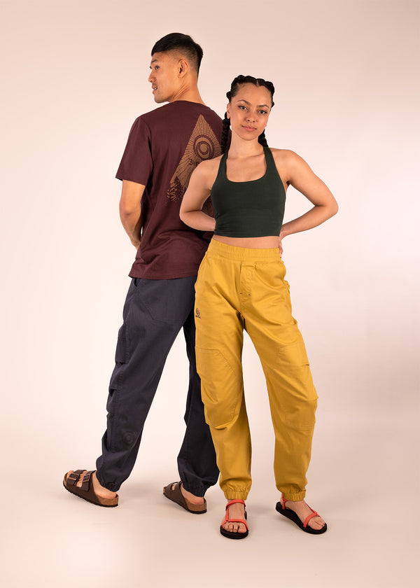 Donald is 6ft 1″  with a 30" waist, 36" hips & a 33" inseam and is wearing a size 30LL

Aaliyah is 5ft 8" with a 26" waist, 35" hips & a 33" inseam and is wearing a size 26RL