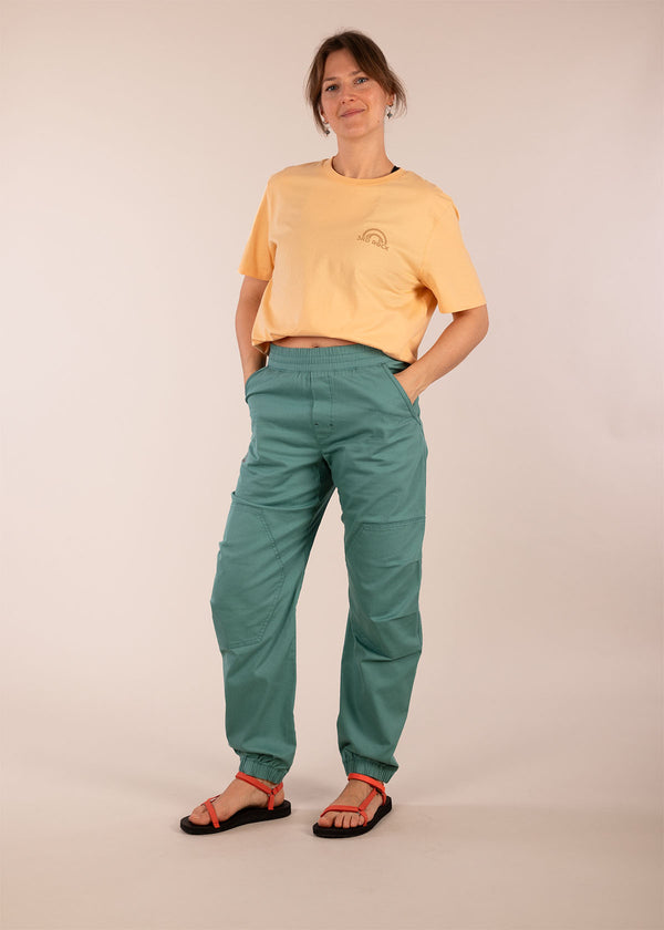 Jess is 5ft 8” with a  29" waist, 38" hips & a 32.5" inseam and is wearing a size 28RL